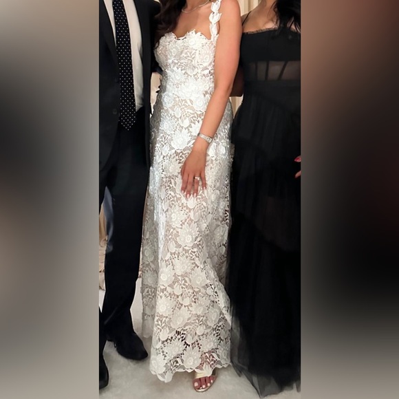 Oscar De La Renta Water Lily Guipure Lace Maxi Dress - threedaughtersproperties.com Oscar De La Renta Water Lily Guipure Lace Maxi Dress - threedaughtersproperties.com
